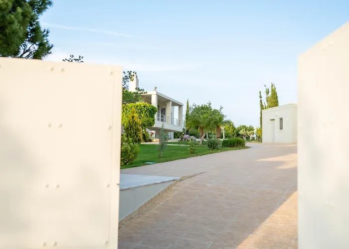 Secret With Private Pool